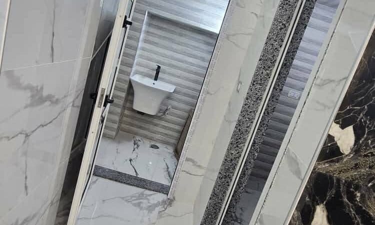 للبيع سويت غرفة ومنافع على اتوستراد حاميش